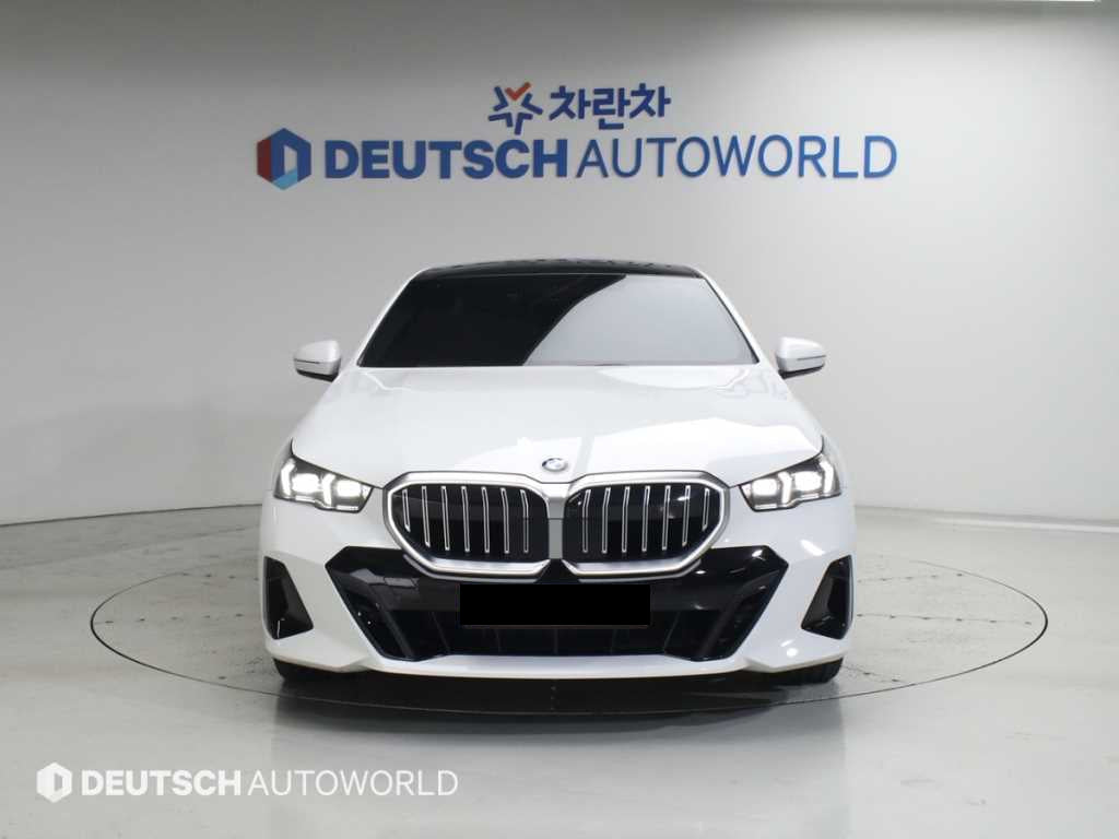 BMW 5-Series — photo 03