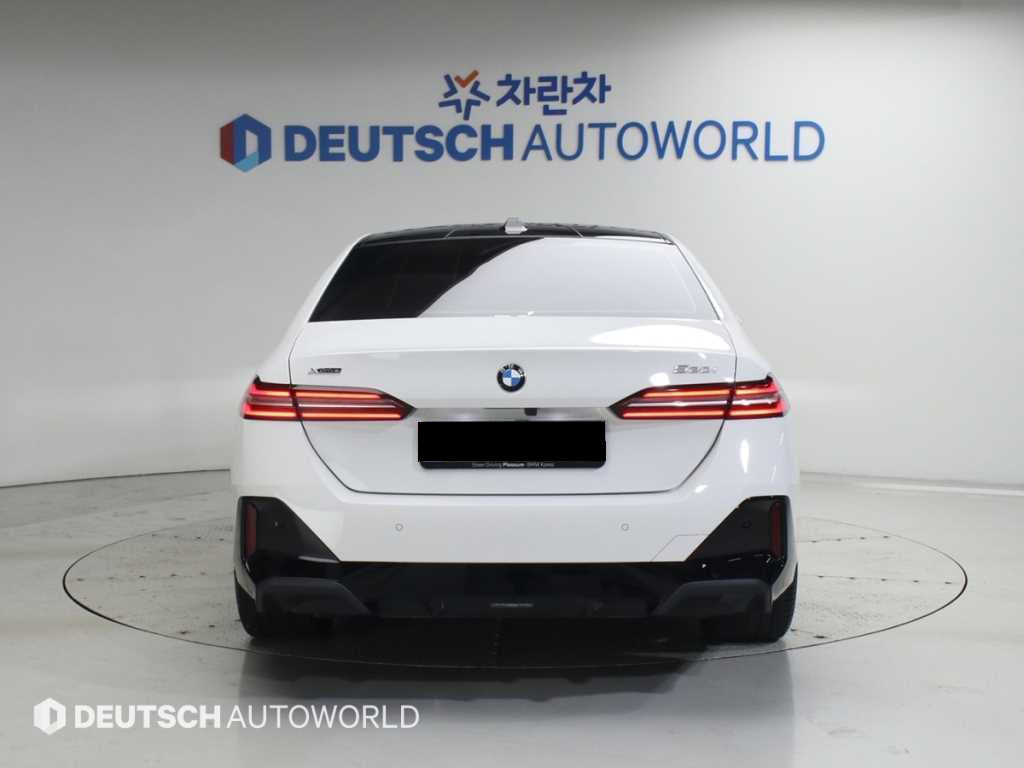BMW 5-Series — photo 04