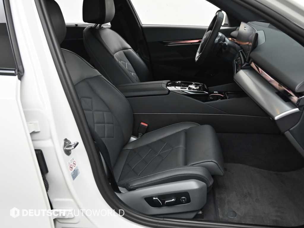 BMW 5-Series — photo 10