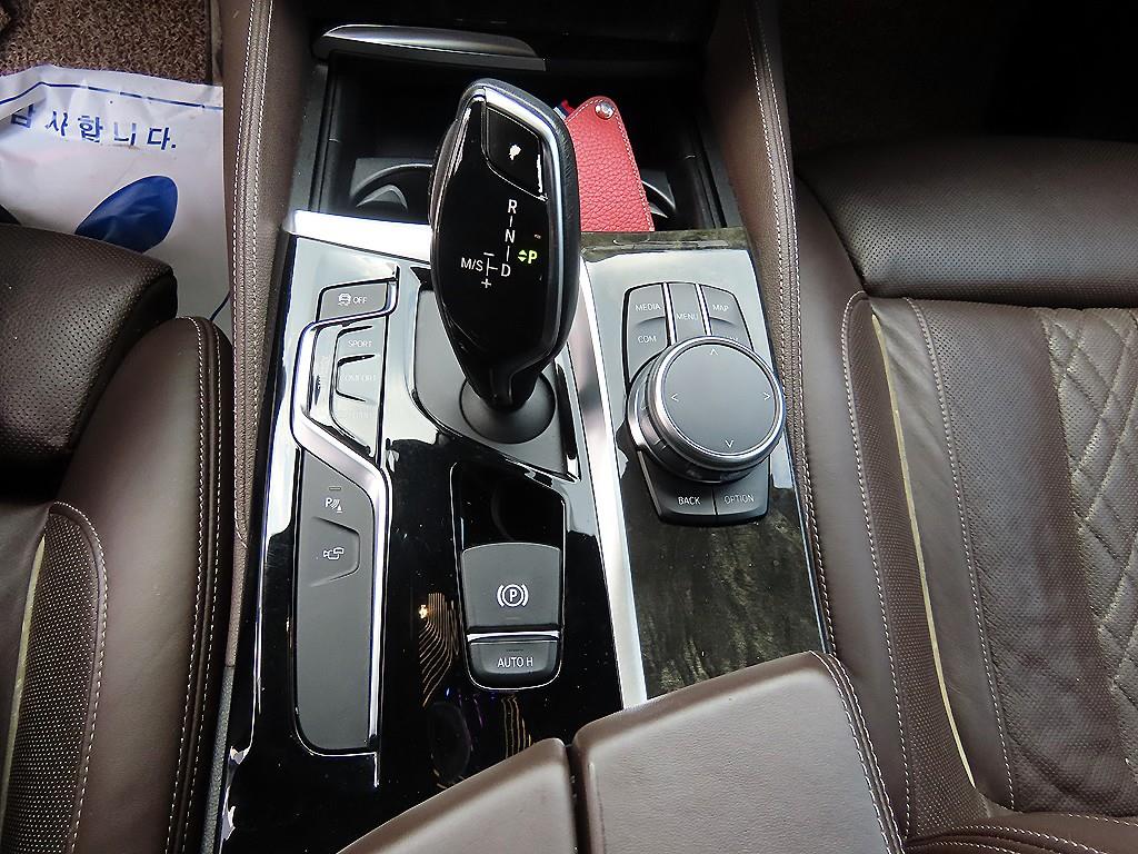 BMW 5-Series — photo 11