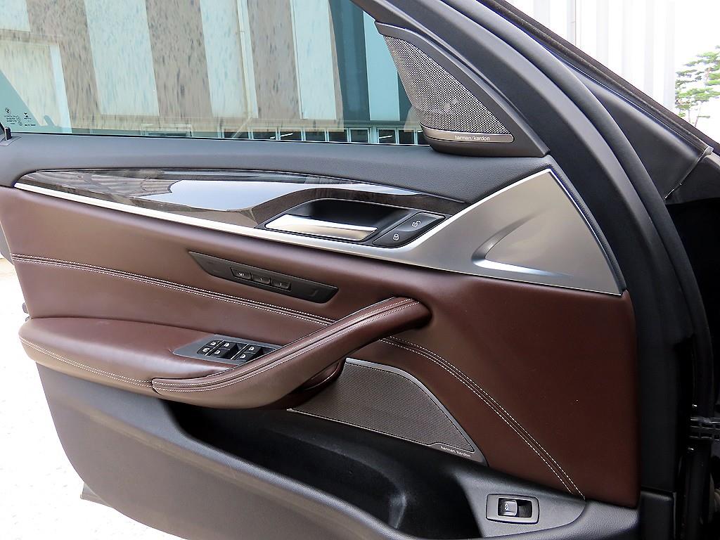 BMW 5-Series — photo 12