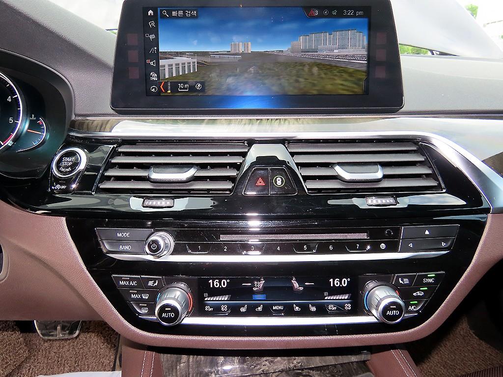 BMW 5-Series — photo 13