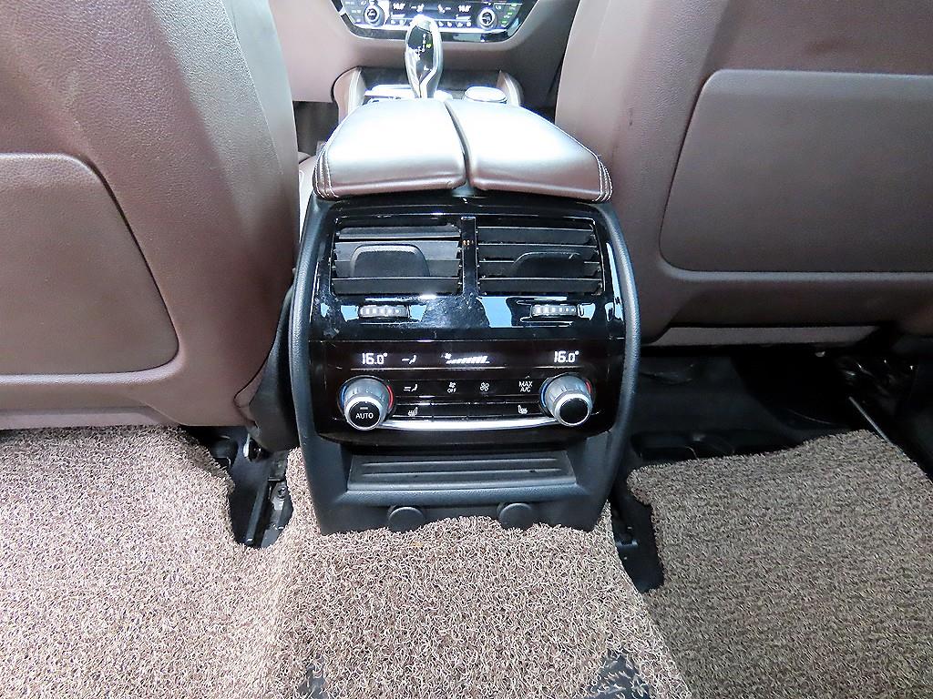 BMW 5-Series — photo 16