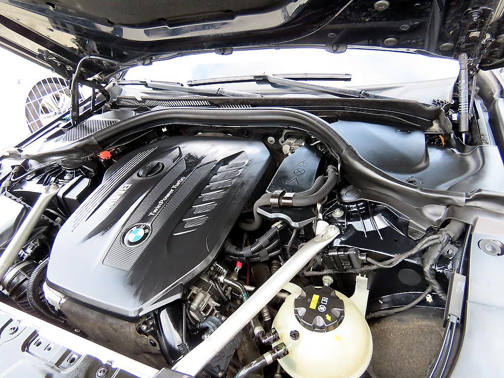 BMW 5-Series — photo 19