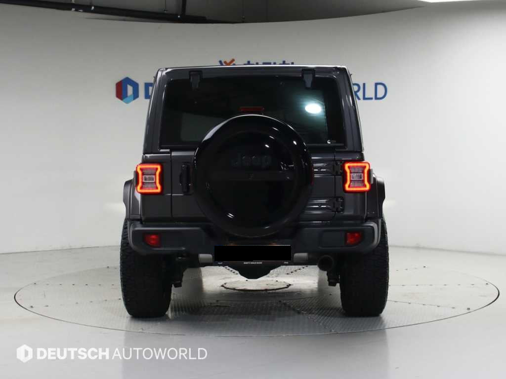 Jeep Wrangler — photo 04