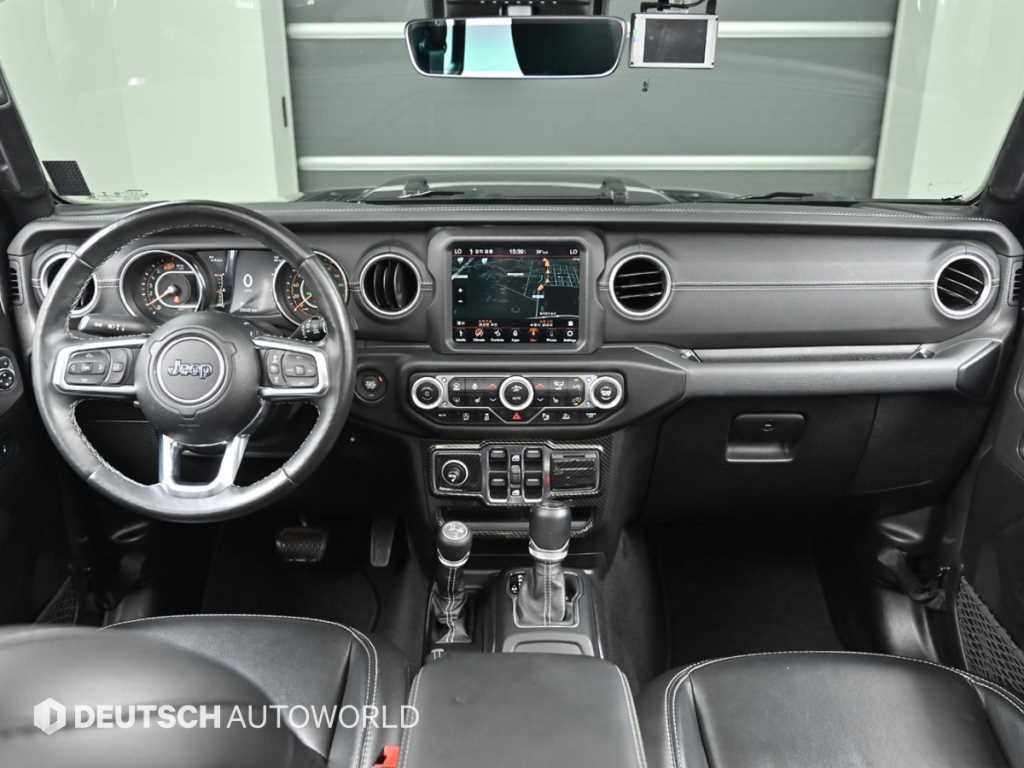 Jeep Wrangler — photo 07