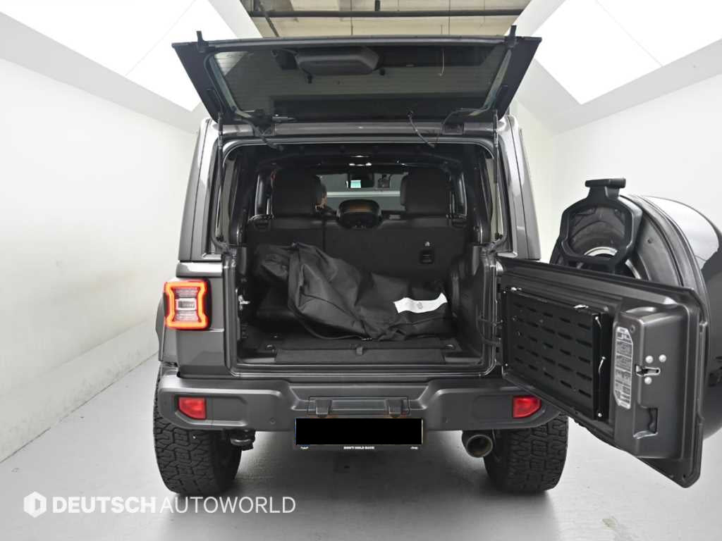 Jeep Wrangler — photo 20
