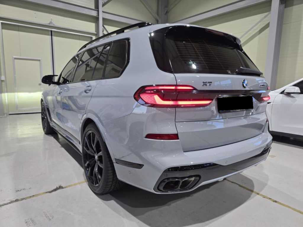 BMW X7 — photo 04