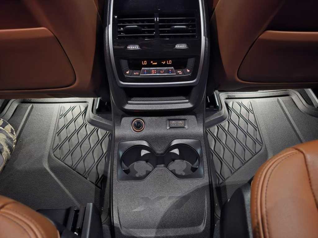 BMW X7 — photo 09