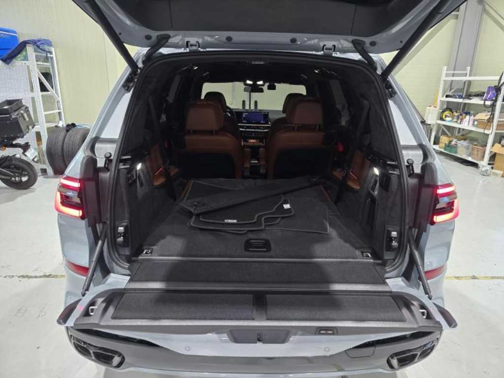 BMW X7 — photo 11