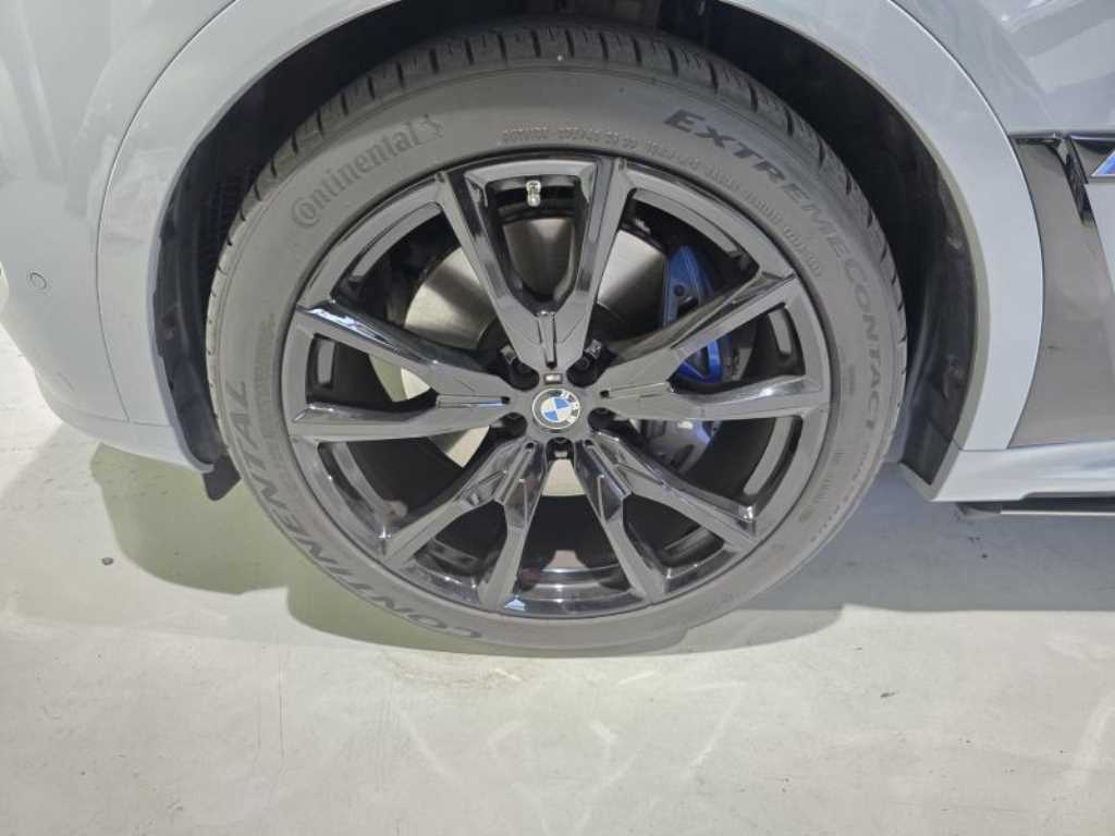 BMW X7 — photo 16