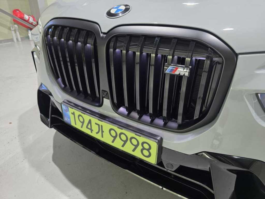 BMW X7 — photo 17