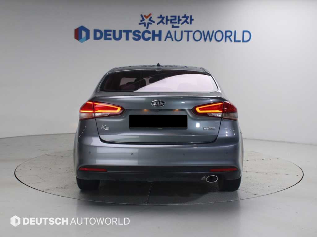 Kia K3 — photo 04