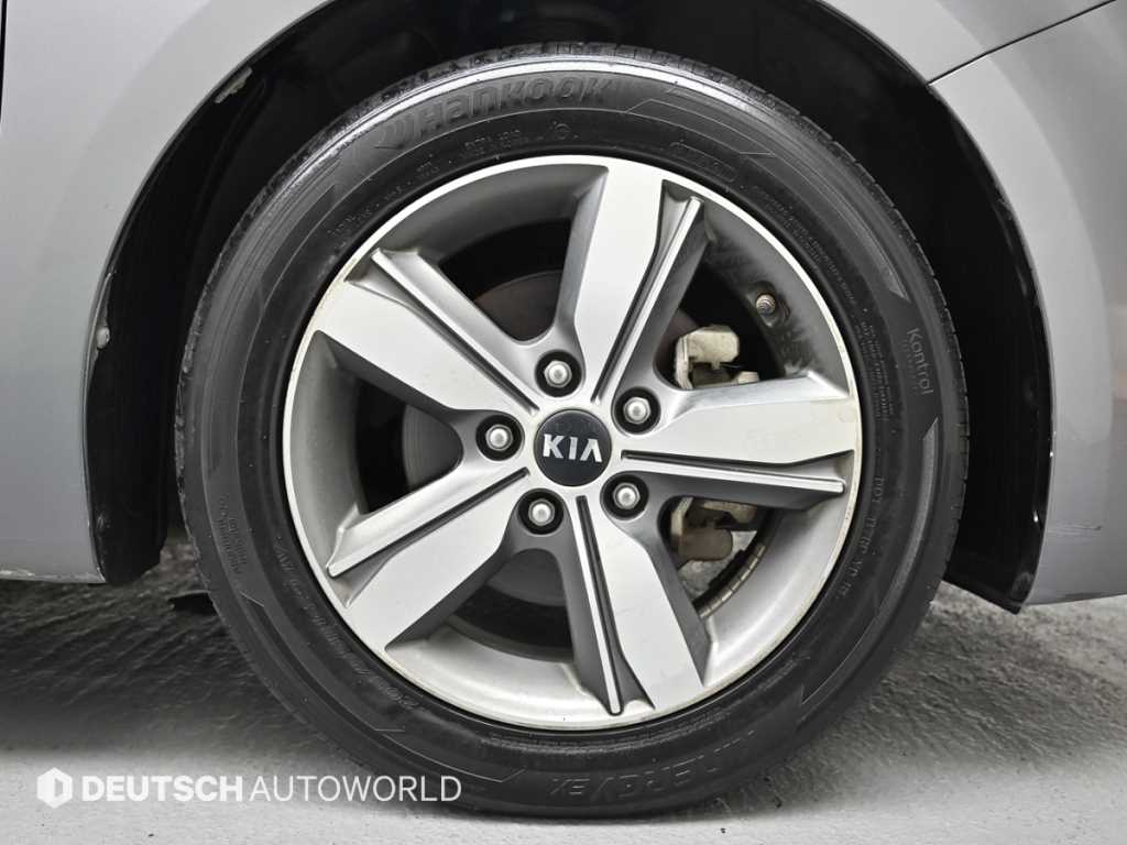 Kia K3 — photo 05