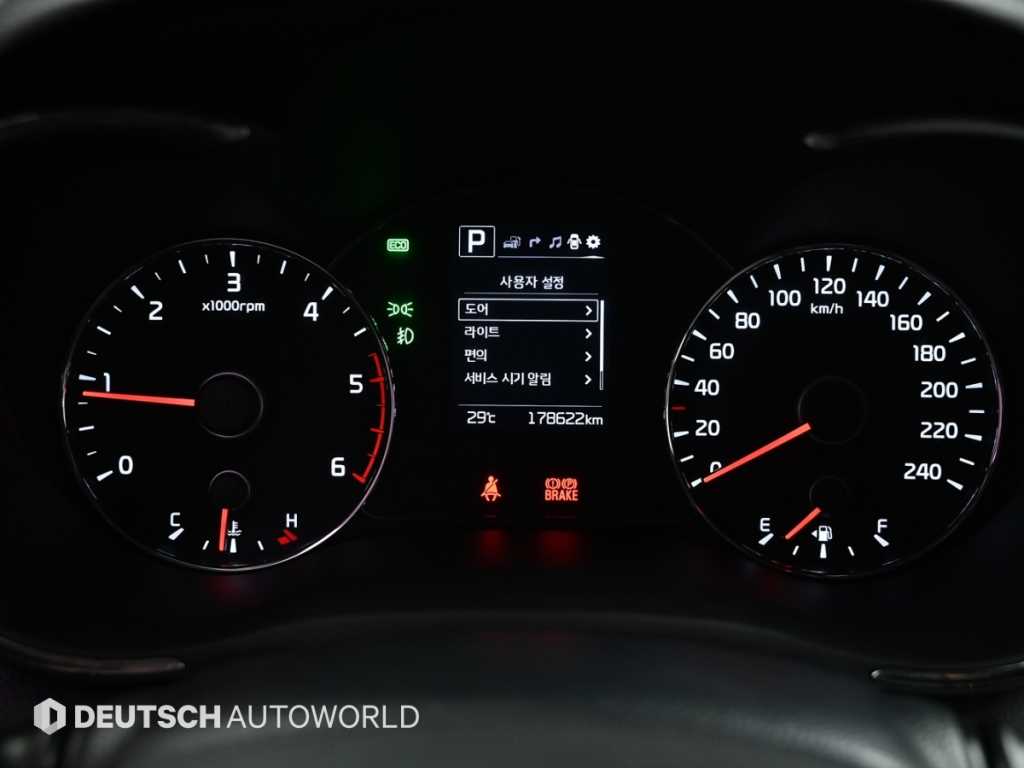 Kia K3 — photo 08