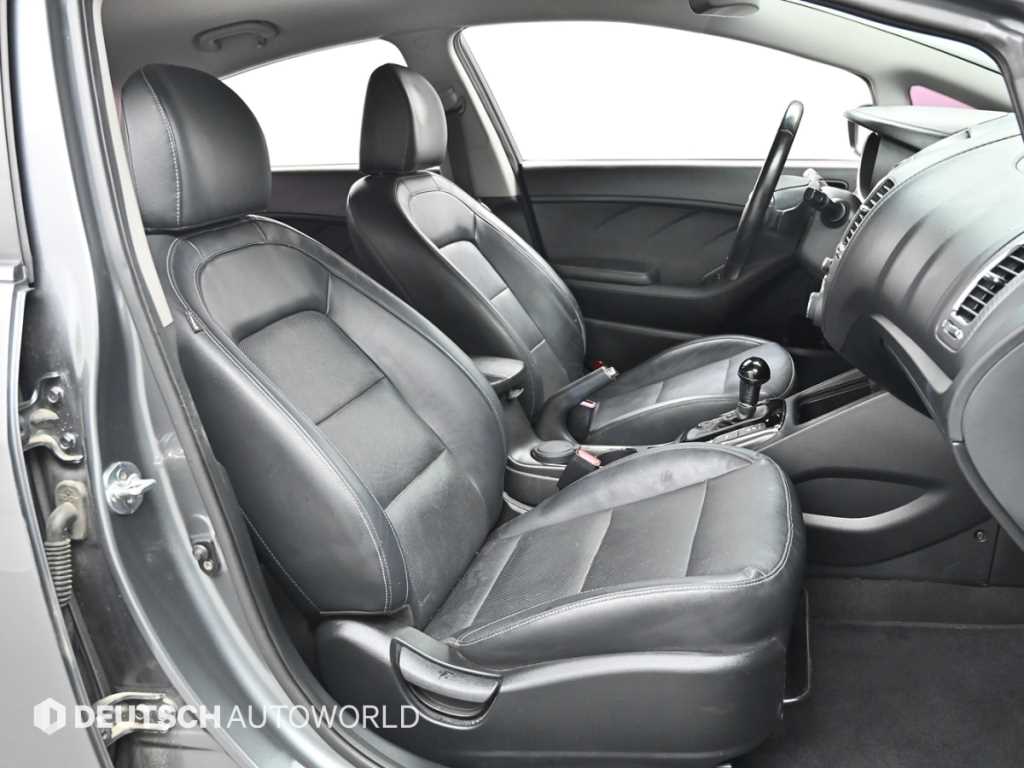 Kia K3 — photo 10