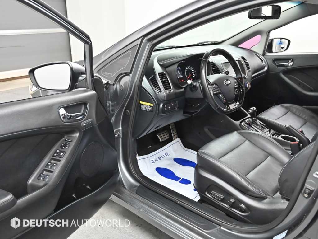 Kia K3 — photo 11