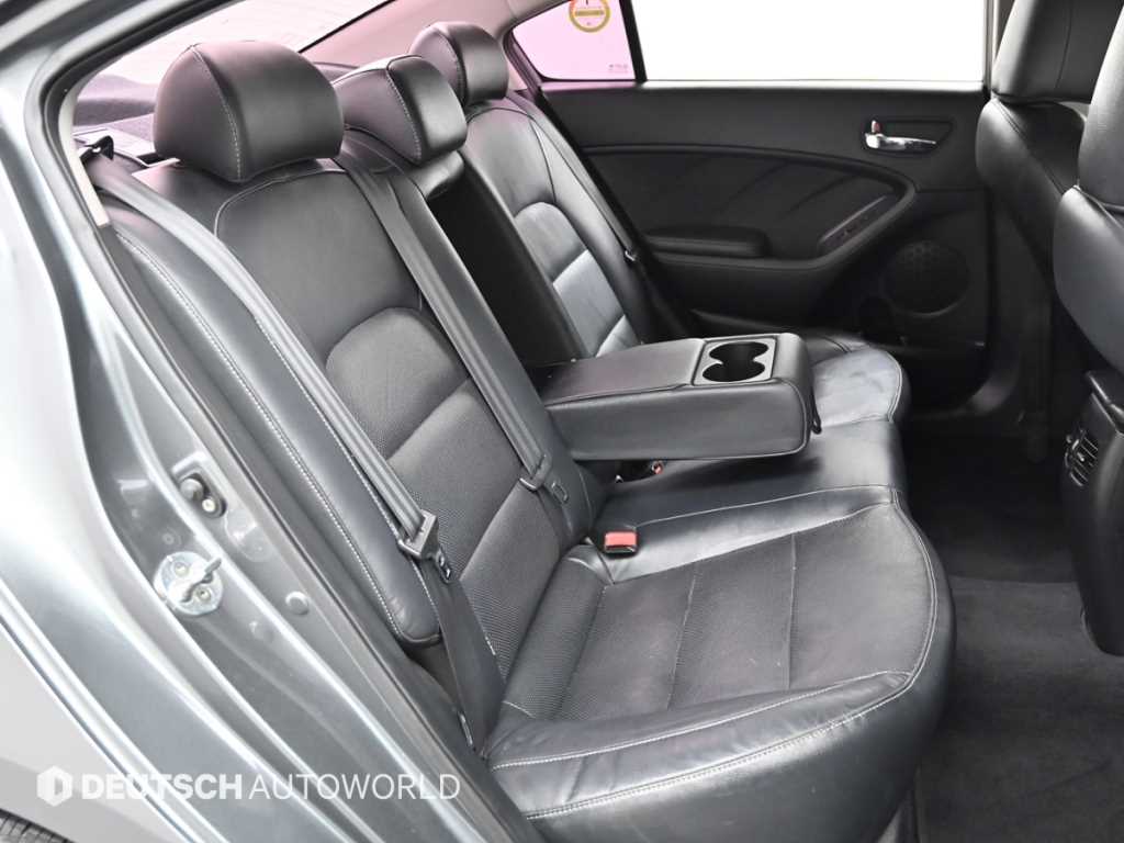 Kia K3 — photo 12