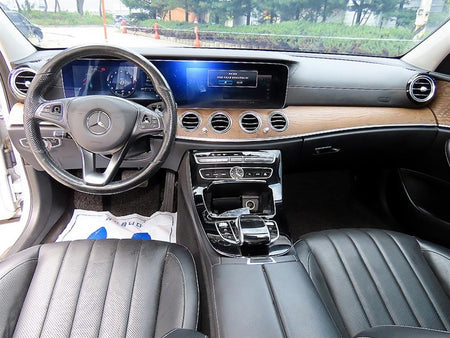 Mercedes-Benz E-Class — photo 07