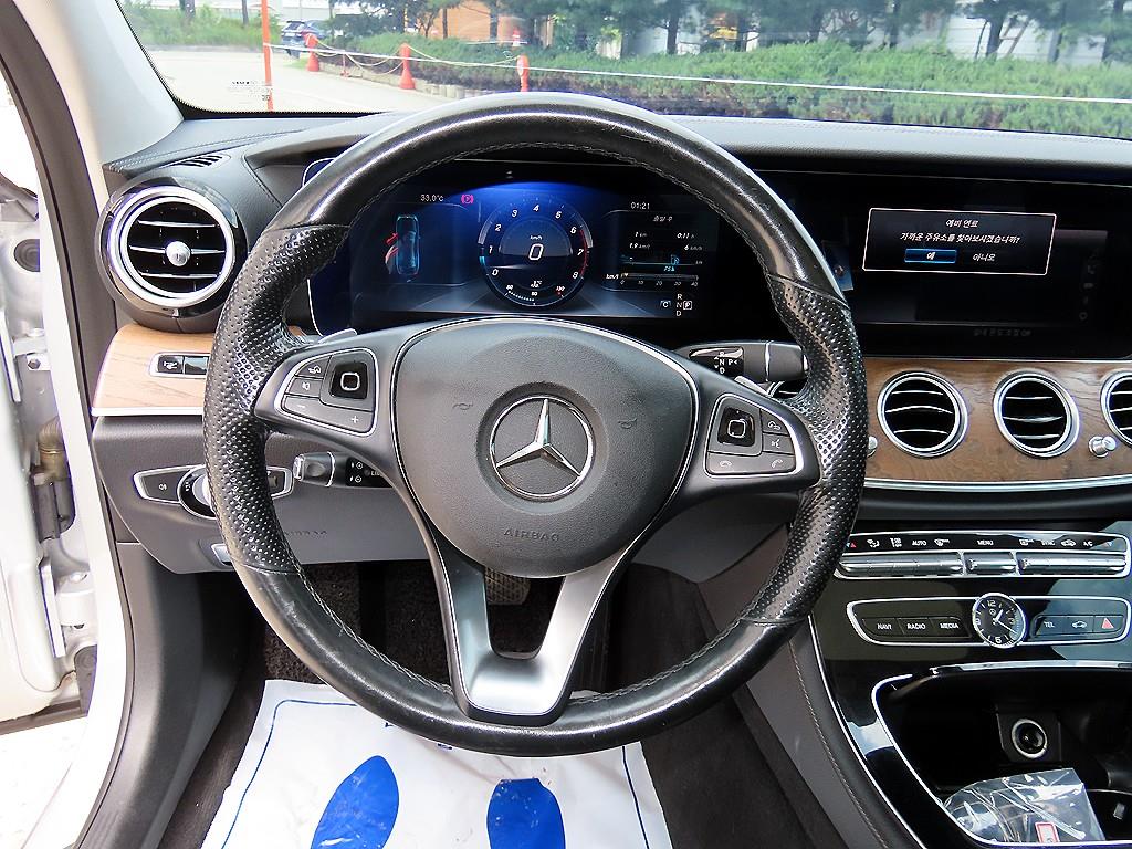 Mercedes-Benz E-Class — photo 08