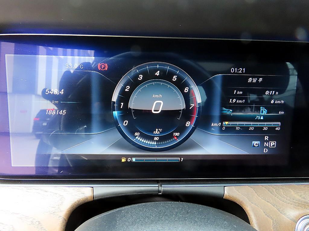 Mercedes-Benz E-Class — photo 09