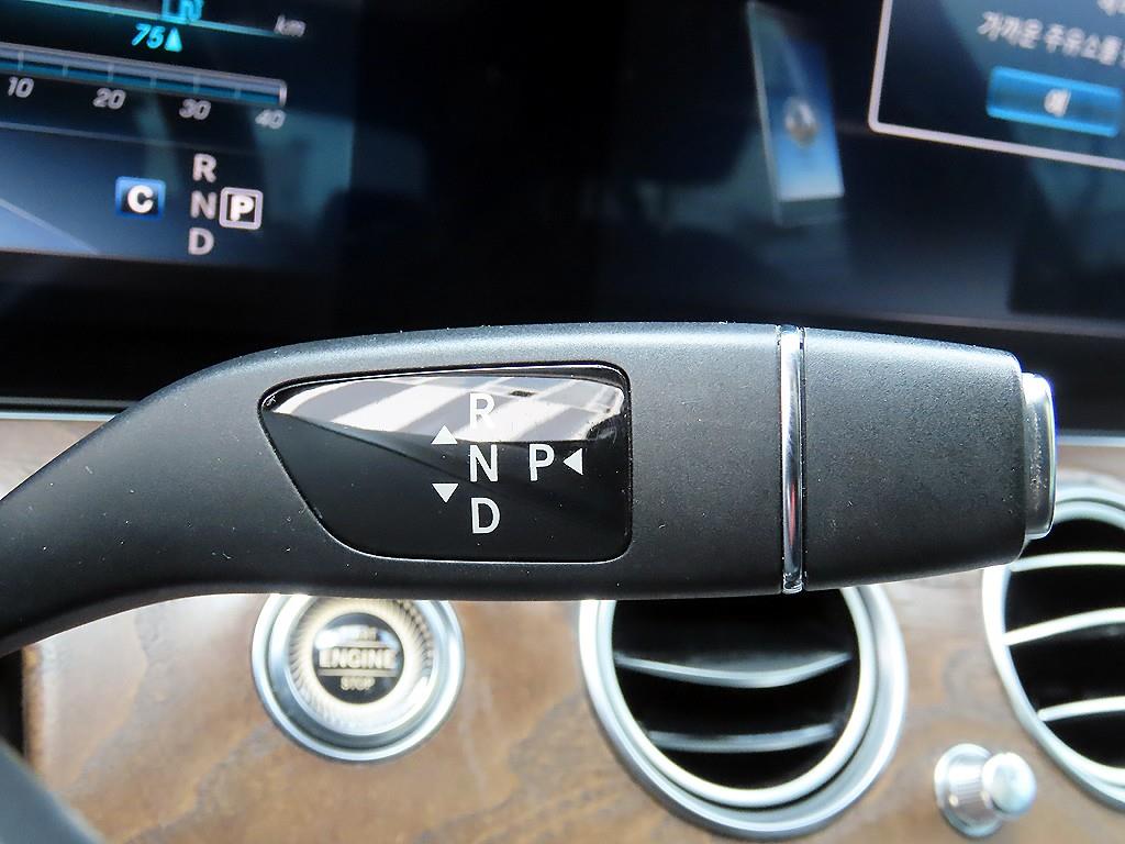Mercedes-Benz E-Class — photo 11