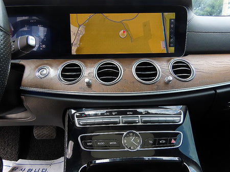 Mercedes-Benz E-Class — photo 14