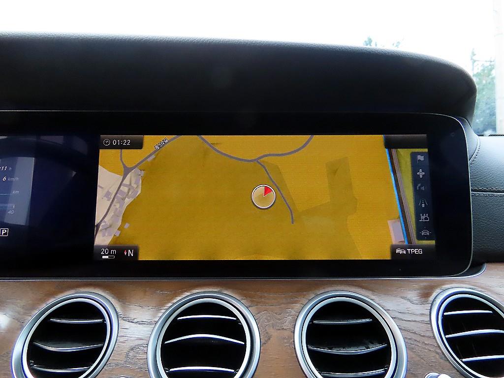Mercedes-Benz E-Class — photo 15