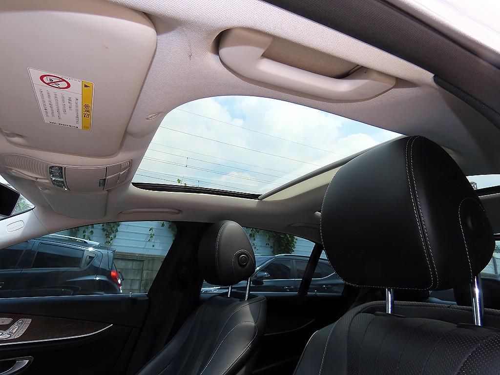 Mercedes-Benz E-Class — photo 16