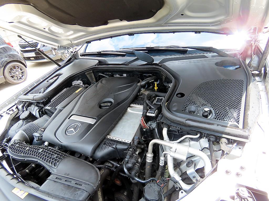 Mercedes-Benz E-Class — photo 19