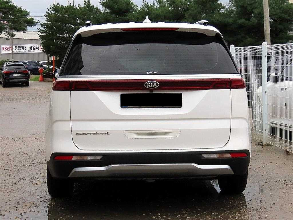 Kia Carnival — photo 04