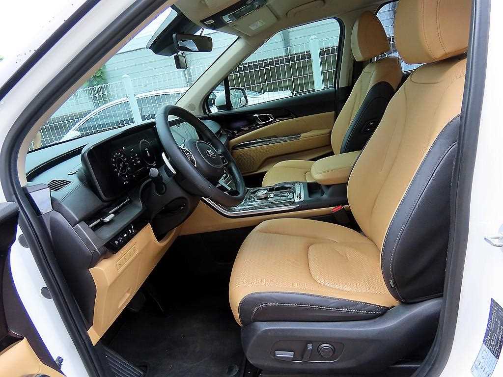 Kia Carnival — photo 05