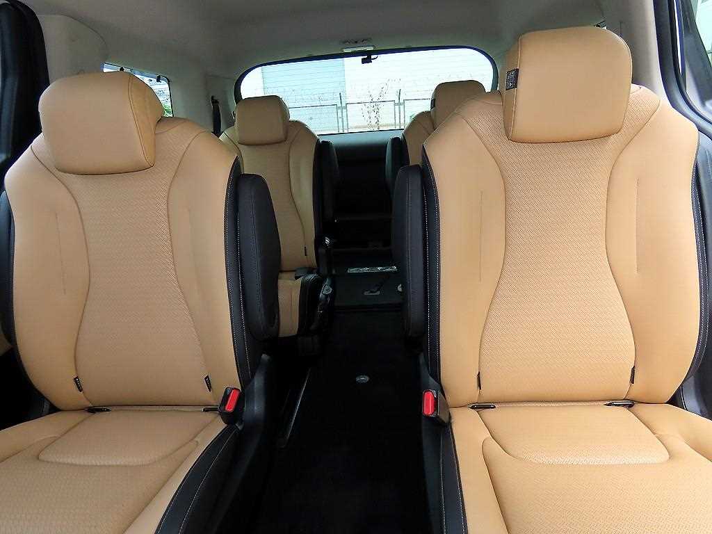 Kia Carnival — photo 07