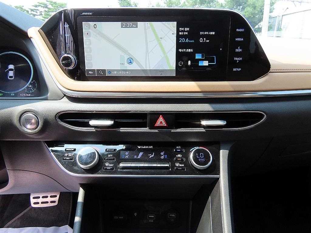 Hyundai Sonata — photo 14