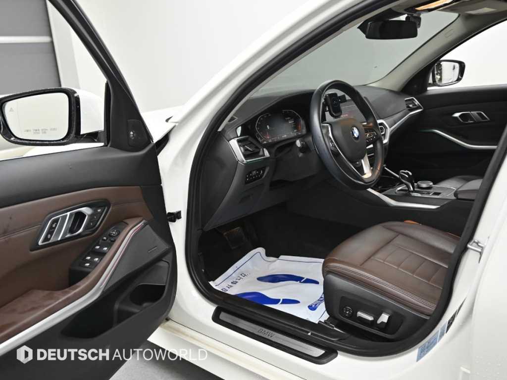 BMW 3-Series — photo 11