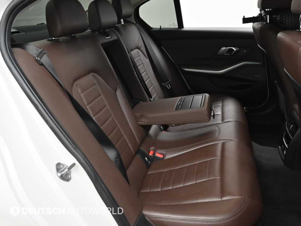 BMW 3-Series — photo 12