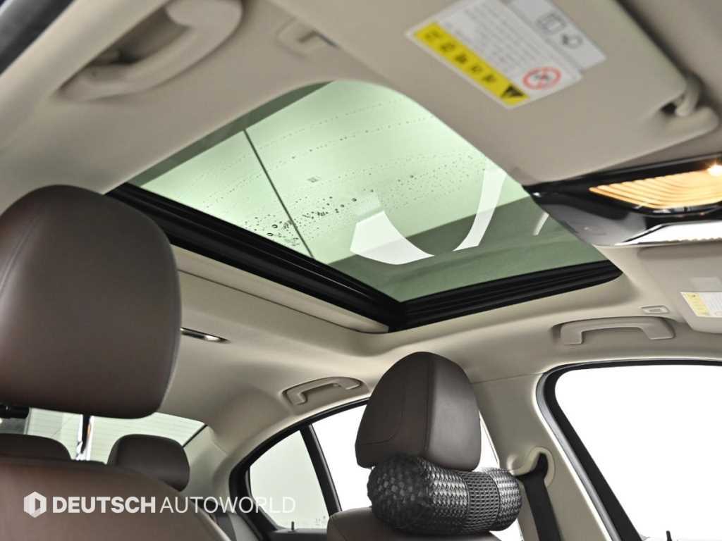 BMW 3-Series — photo 18