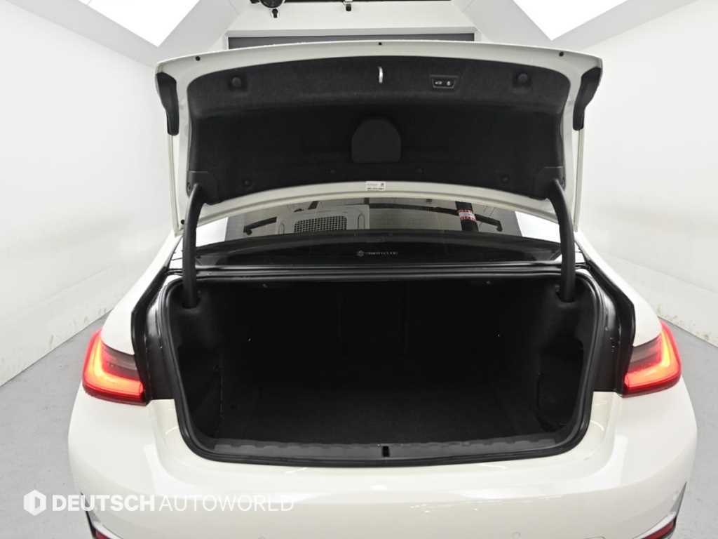 BMW 3-Series — photo 19