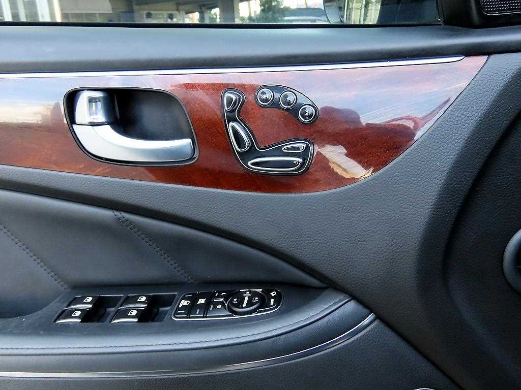 Hyundai Equus — photo 12