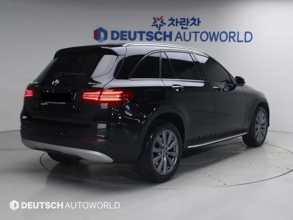 Mercedes-Benz GLC-Class — photo 02
