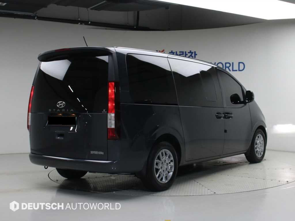 Hyundai Staria — photo 02