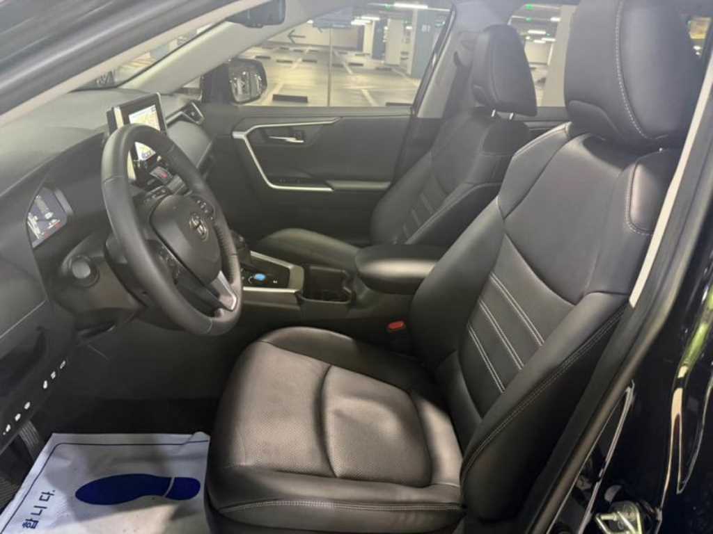 Toyota RAV4 — photo 06