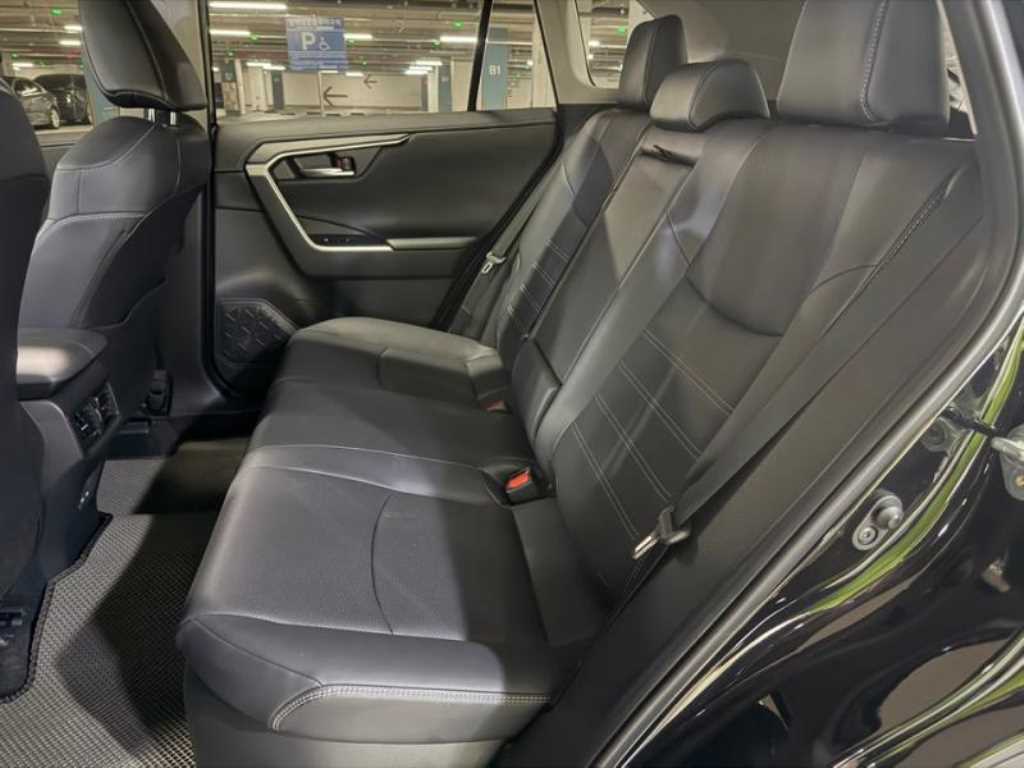 Toyota RAV4 — photo 07