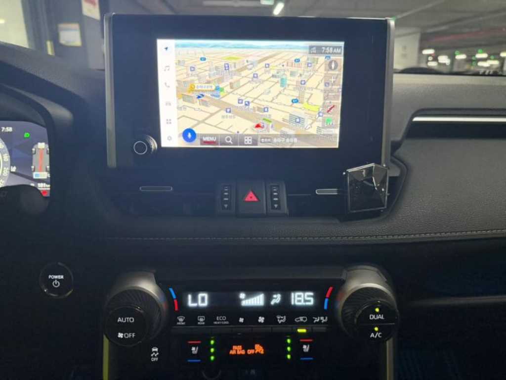 Toyota RAV4 — photo 10