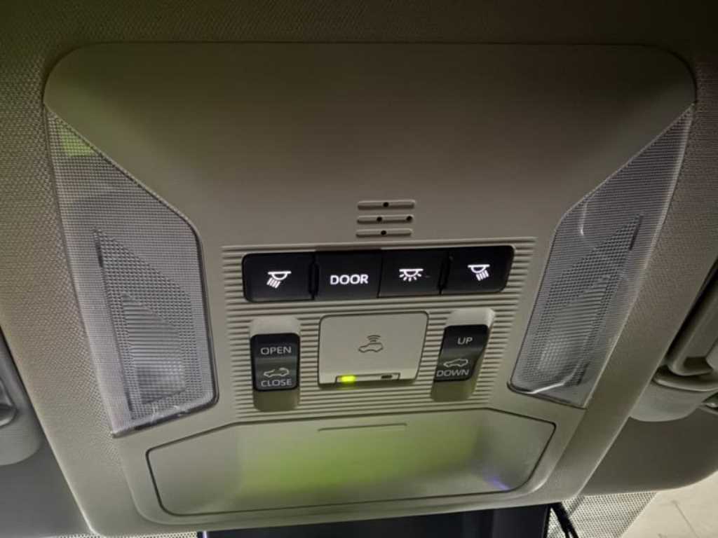 Toyota RAV4 — photo 13