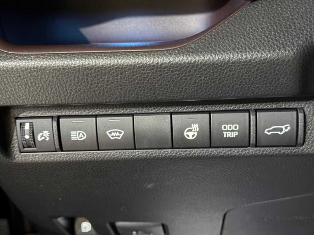 Toyota RAV4 — photo 16