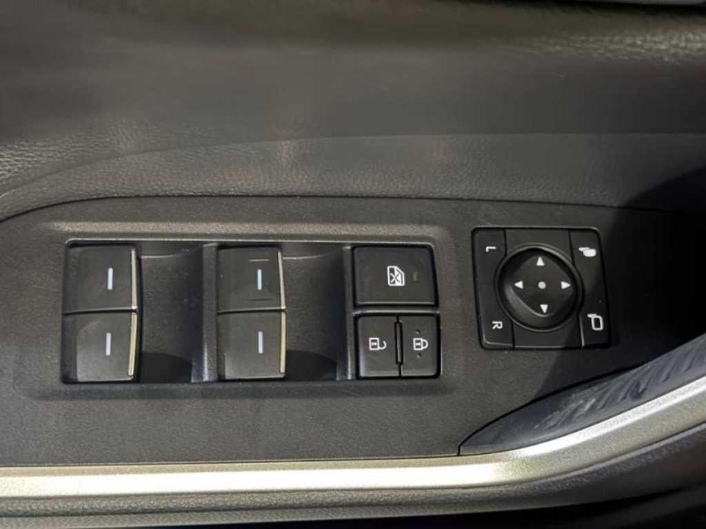 Toyota RAV4 — photo 17