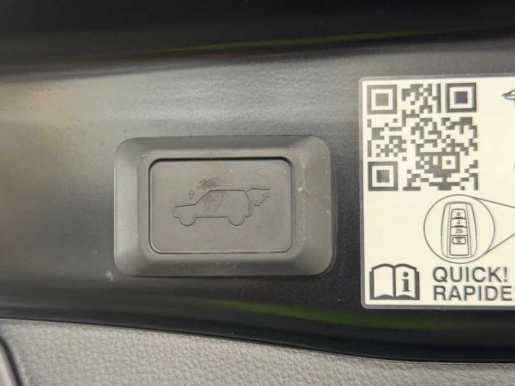 Toyota RAV4 — photo 18