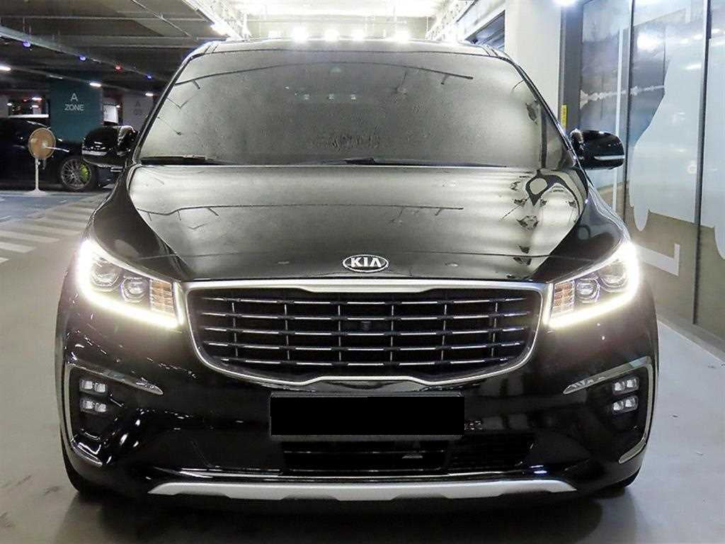 Kia Carnival — photo 02