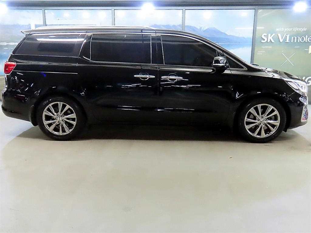 Kia Carnival — photo 03